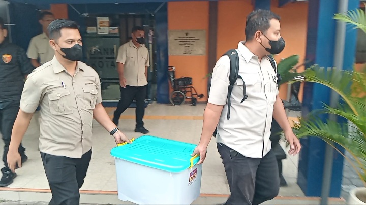 Usut Dugaan Korupsi Rp 8,7 Miliar, Polres Madiun Kota Geledah Kantor BPR dan Amankan Dokumen