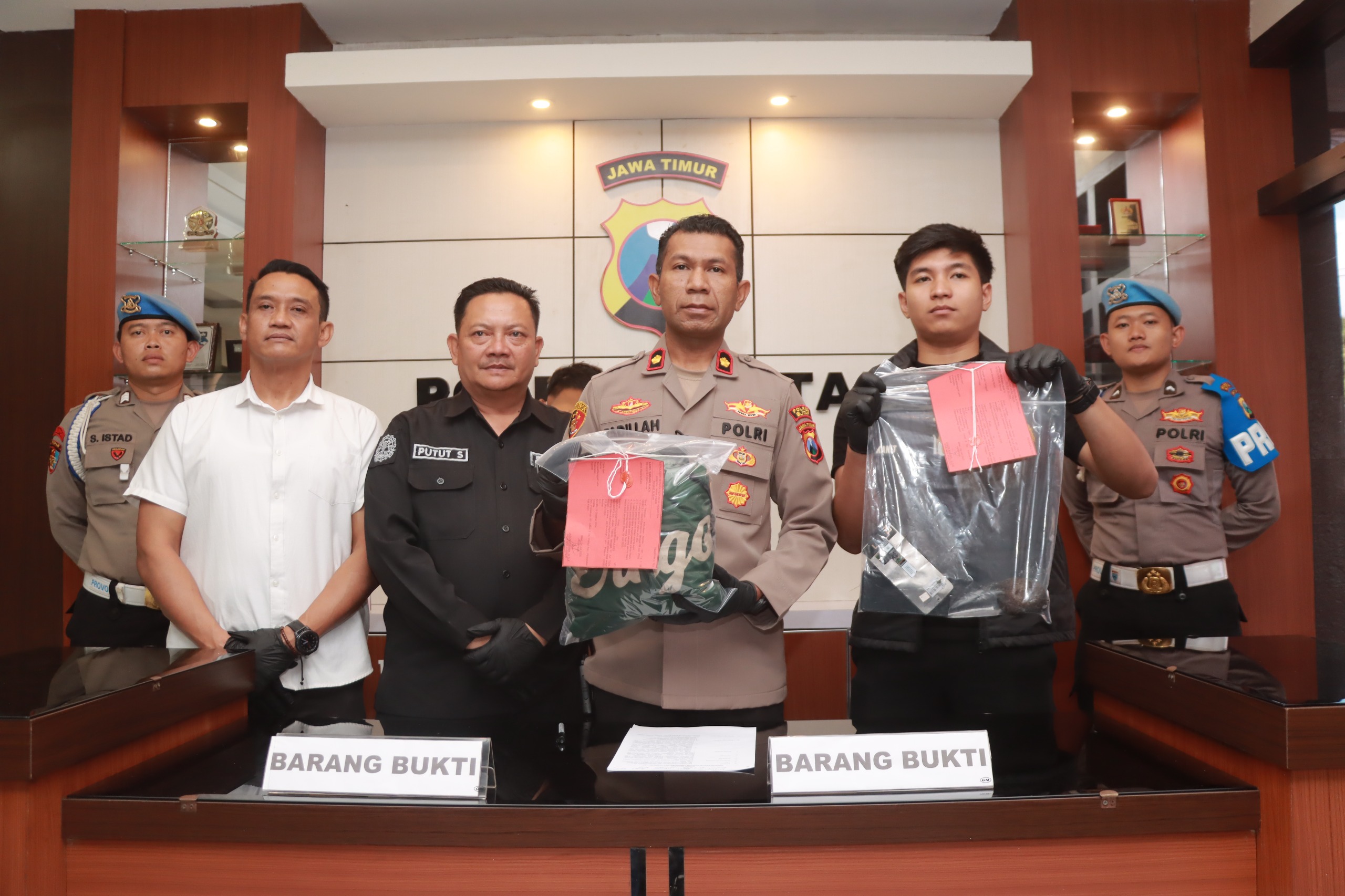 Cemburu Buta, Kekasih Bunuh Dita Oktavia Lalu Buang Jasadnya di Pinggir Jalan Blitar