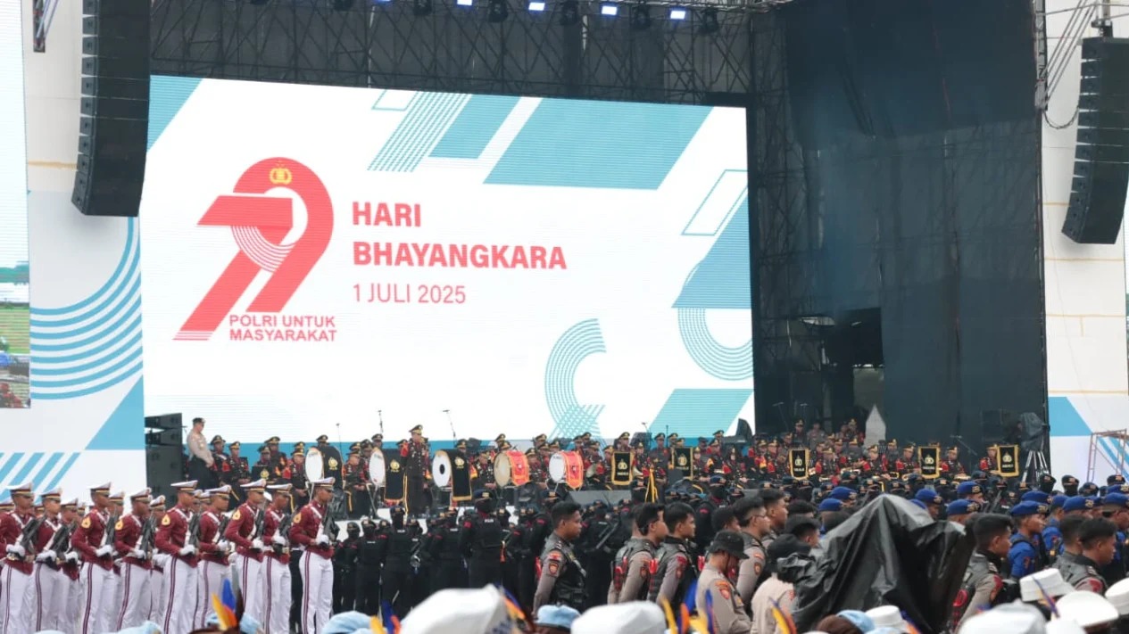Warga Padati Monas, Peringatan Puncak HUT Bhayangkara ke-79 Meriah dengan Atraksi dan Kehadiran Presiden