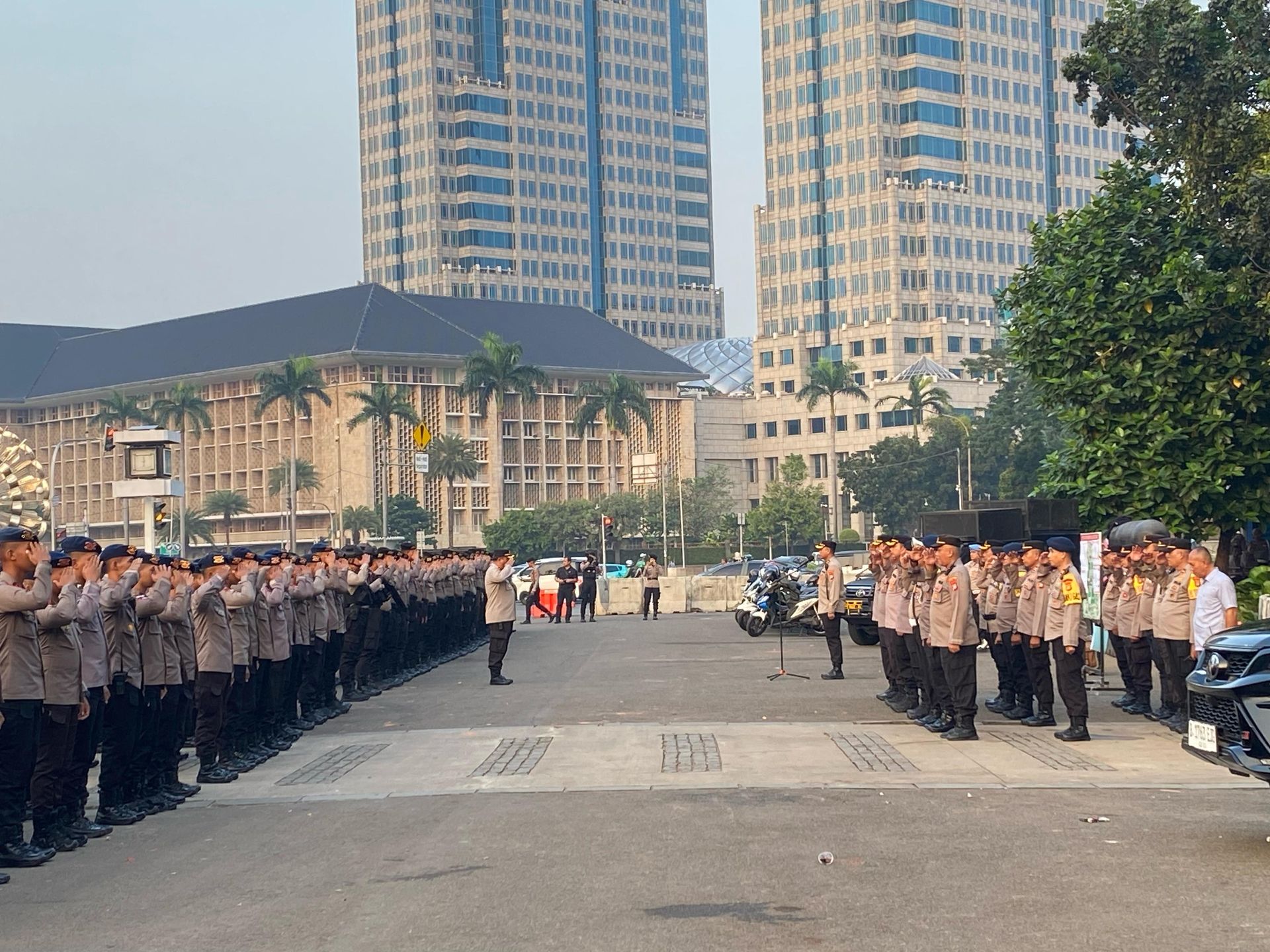 1.632 Personel Gabungan Dikerahkan Amankan Aksi Ojol di Monas
