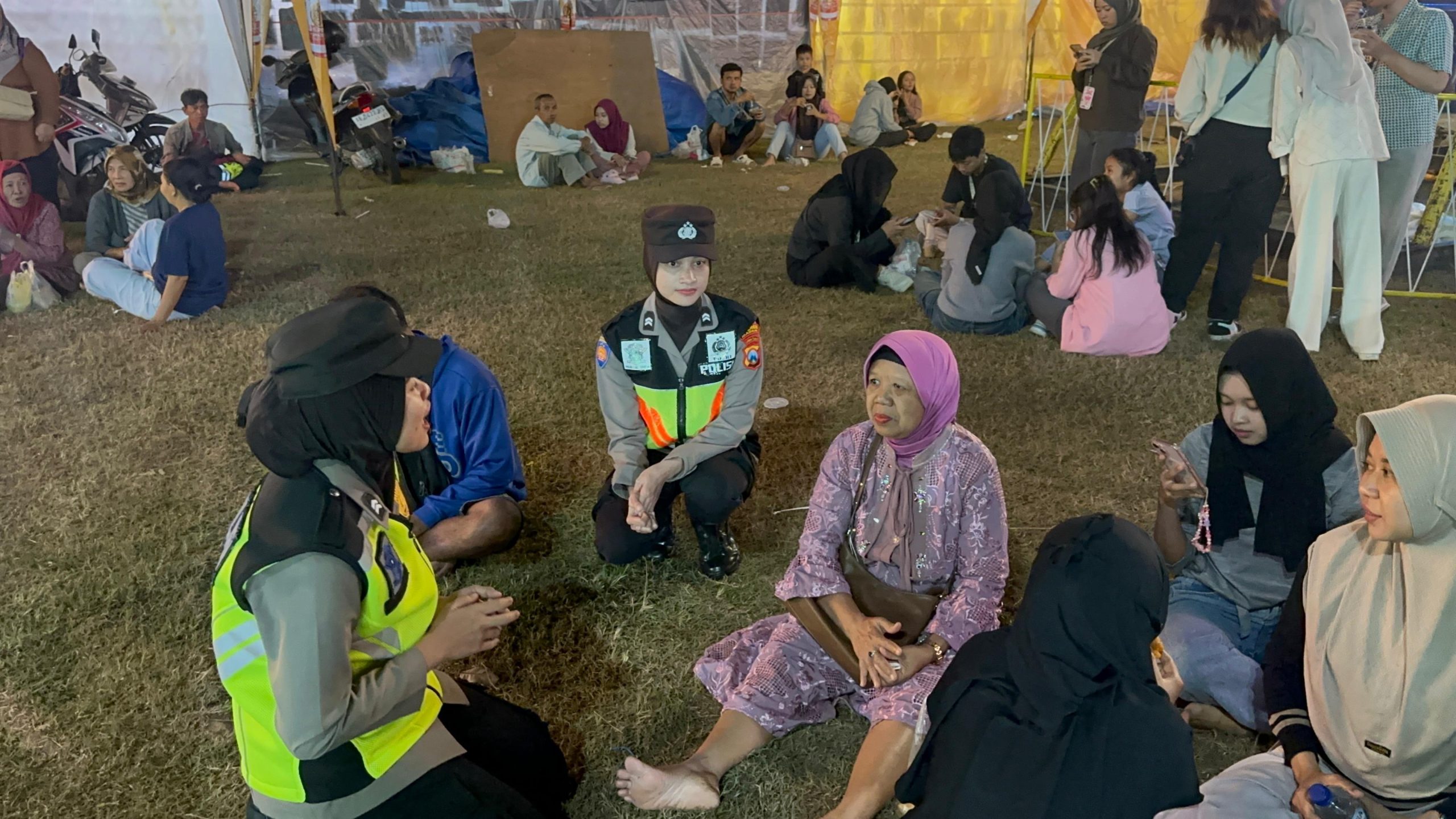 Polwan Polres Madiun Sampaikan Pesan Kamtibmas Lewat Patroli Humanis di SEPASMA