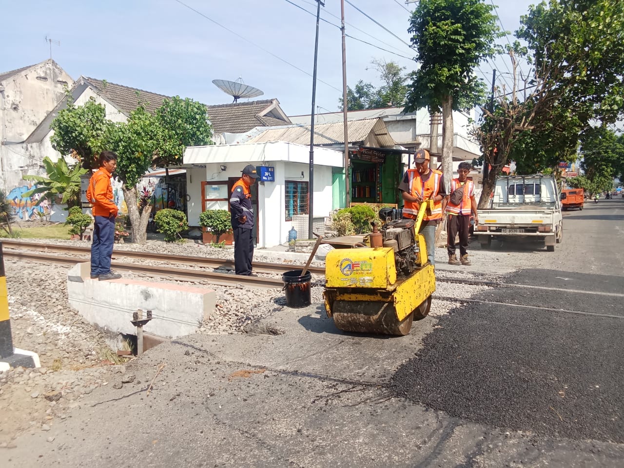 Tingkatkan Keamanan Jalur, KAI Daop 7 Madiun Benahi Geometri Rel di Puluhan Titik Perlintasan