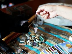 Ramalan Zodiak Hari Ini 2 Juli 2025: Cinta Capricorn Menghangat, Keuangan Sagitarius Tertekan!