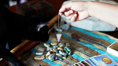 Ramalan Zodiak Hari Ini 2 Juli 2025: Cinta Capricorn Menghangat, Keuangan Sagitarius Tertekan!