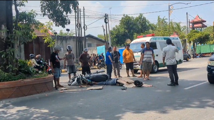 Diduga Terpeleset di Jalan Berpasir, Warga Madiun Tewas Terlindas Truk