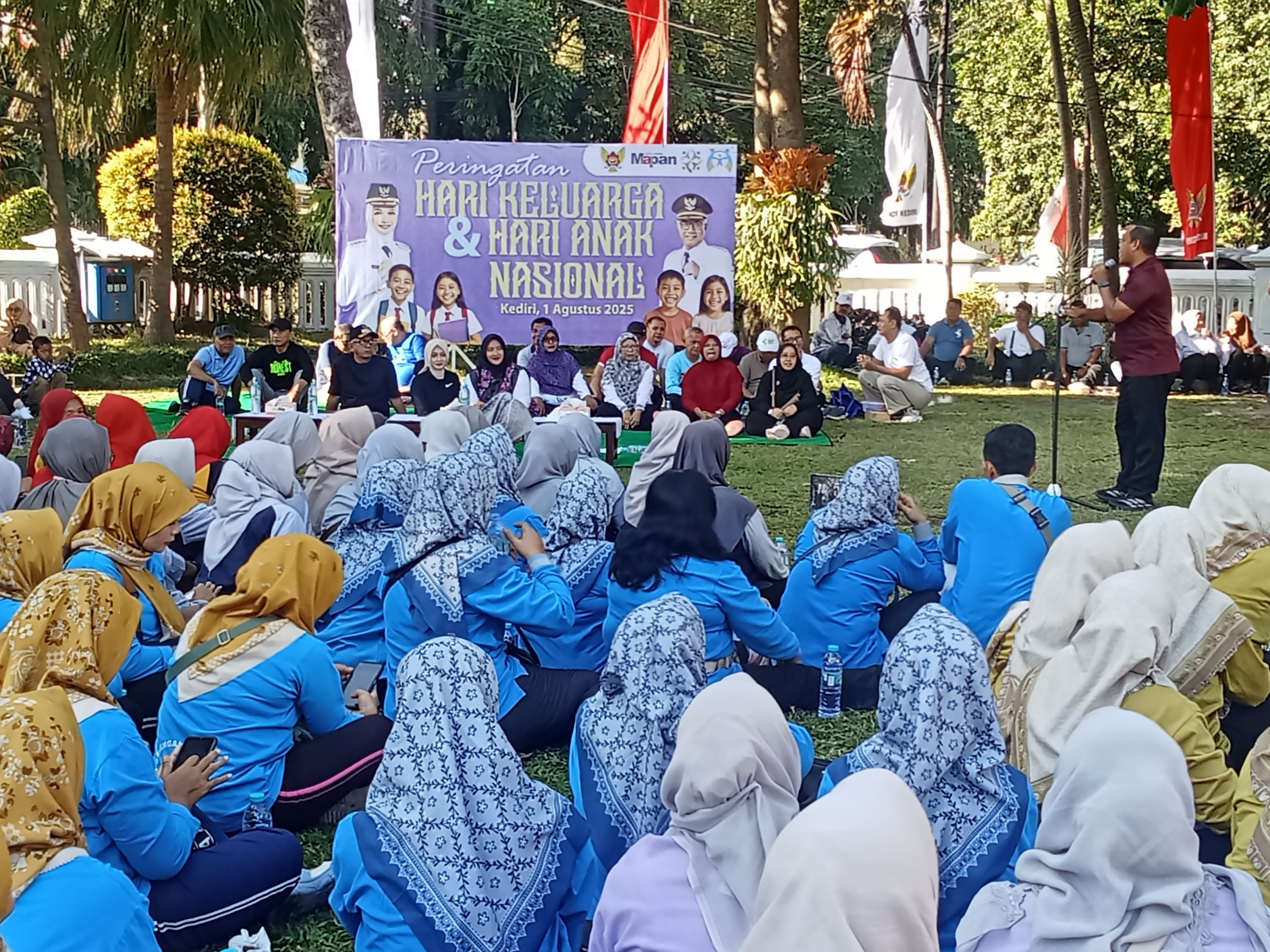 Ribuan Kader Meriahkan Peringatan Harganas dan Hari Anak Nasional di Balai Kota Kediri