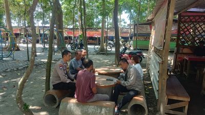 Ciptakan Wisata Sehat, Bhabinkamtibmas dan Lurah Tosaren Turun ke Sumber Cakarwesi