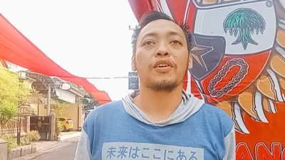 Warga Gang 2 Kelurahan Dandangan Kota Kediri Bentangkan Bendera Raksasa, Sambut HUT ke-80 RI