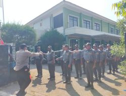 Jelang HUT ke-80 RI, Linmas Kelurahan Kaliombo Dibekali Pelatihan Keamanan Lingkungan