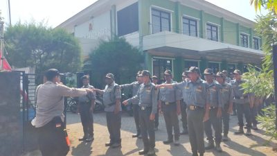 Jelang HUT ke-80 RI, Linmas Kelurahan Kaliombo Dibekali Pelatihan Keamanan Lingkungan