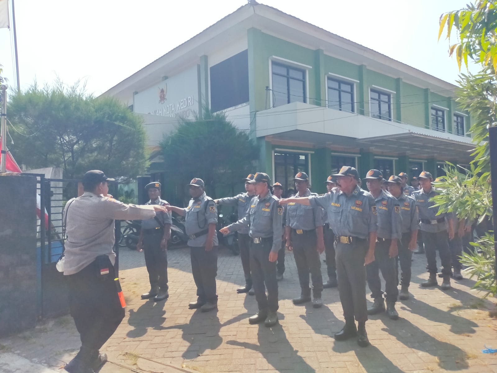 Jelang HUT ke-80 RI, Linmas Kaliombo Dibekali Pelatihan Keamanan Lingkungan