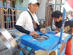 Konsisten dan Sabar, Budi Santoso Warga Jawa Tengah Tetap Setia Jajakan Es Dong-dong di Kota Kediri