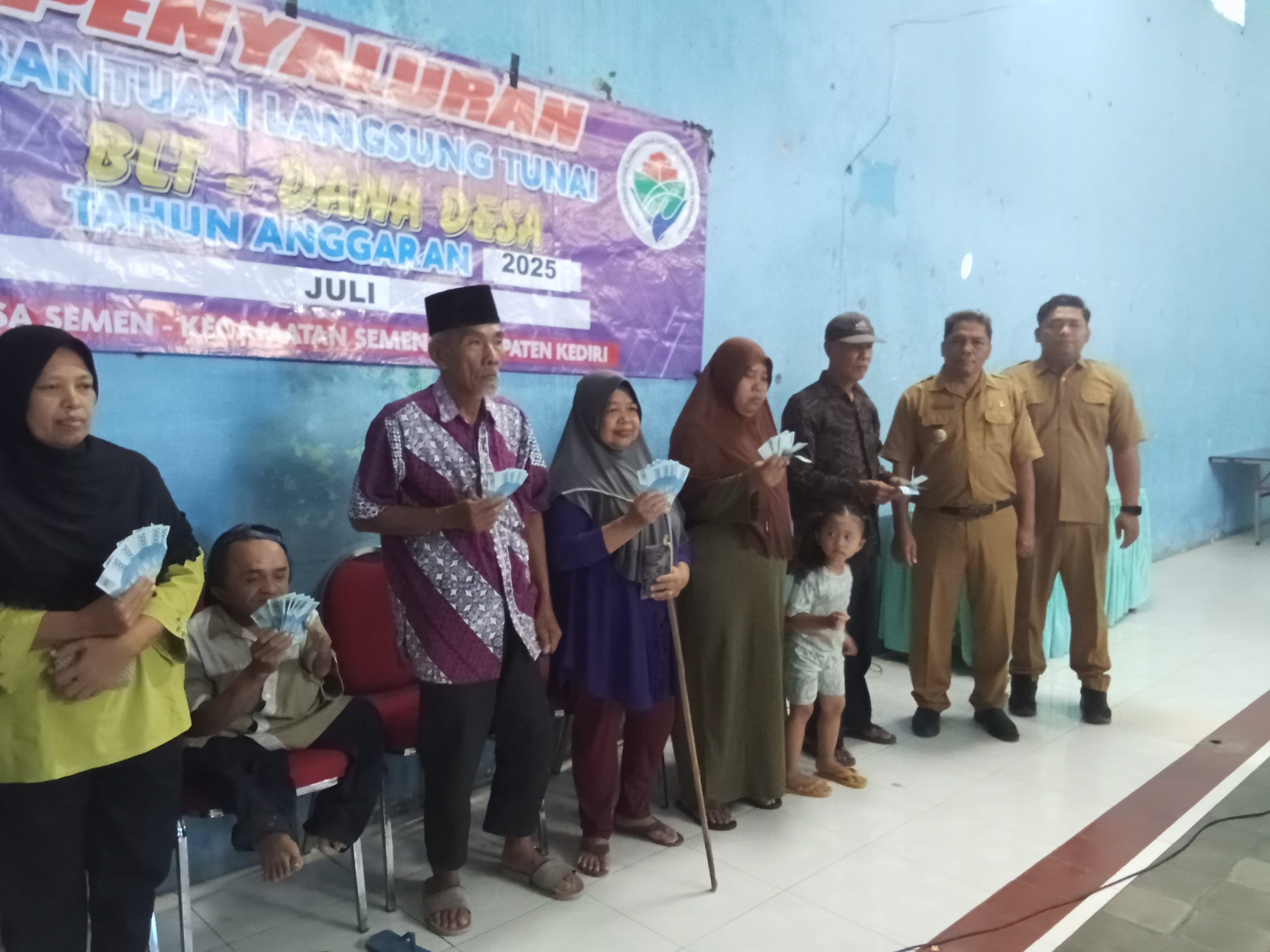 Pemdes Semen Salurkan BLT Dana Desa 2025 pada 15 Warga Penerima Manfaat
