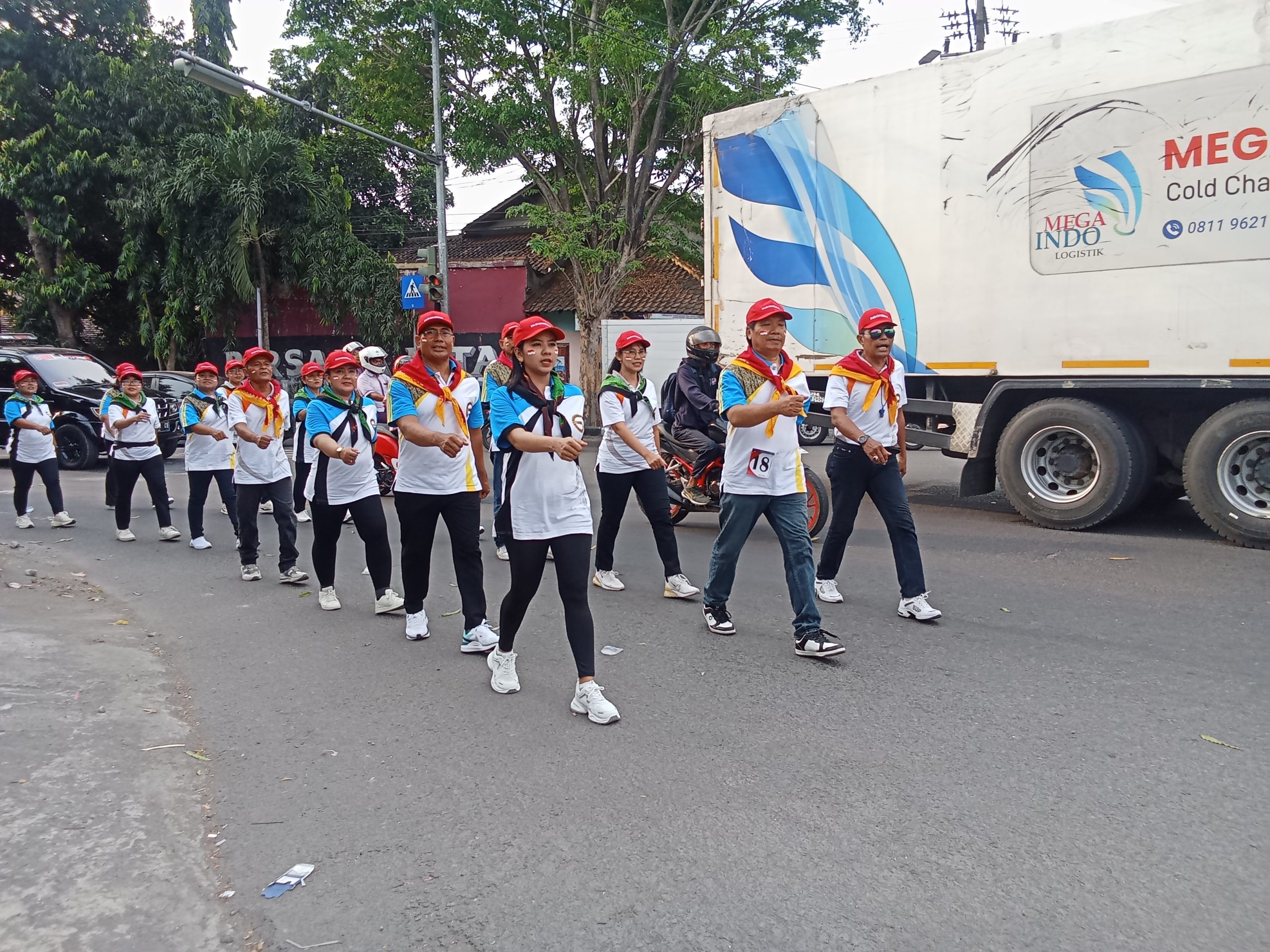 Jalan Santai Semarakkan HUT ke-54 GGBI dan HUT RI ke-80 di Kediri