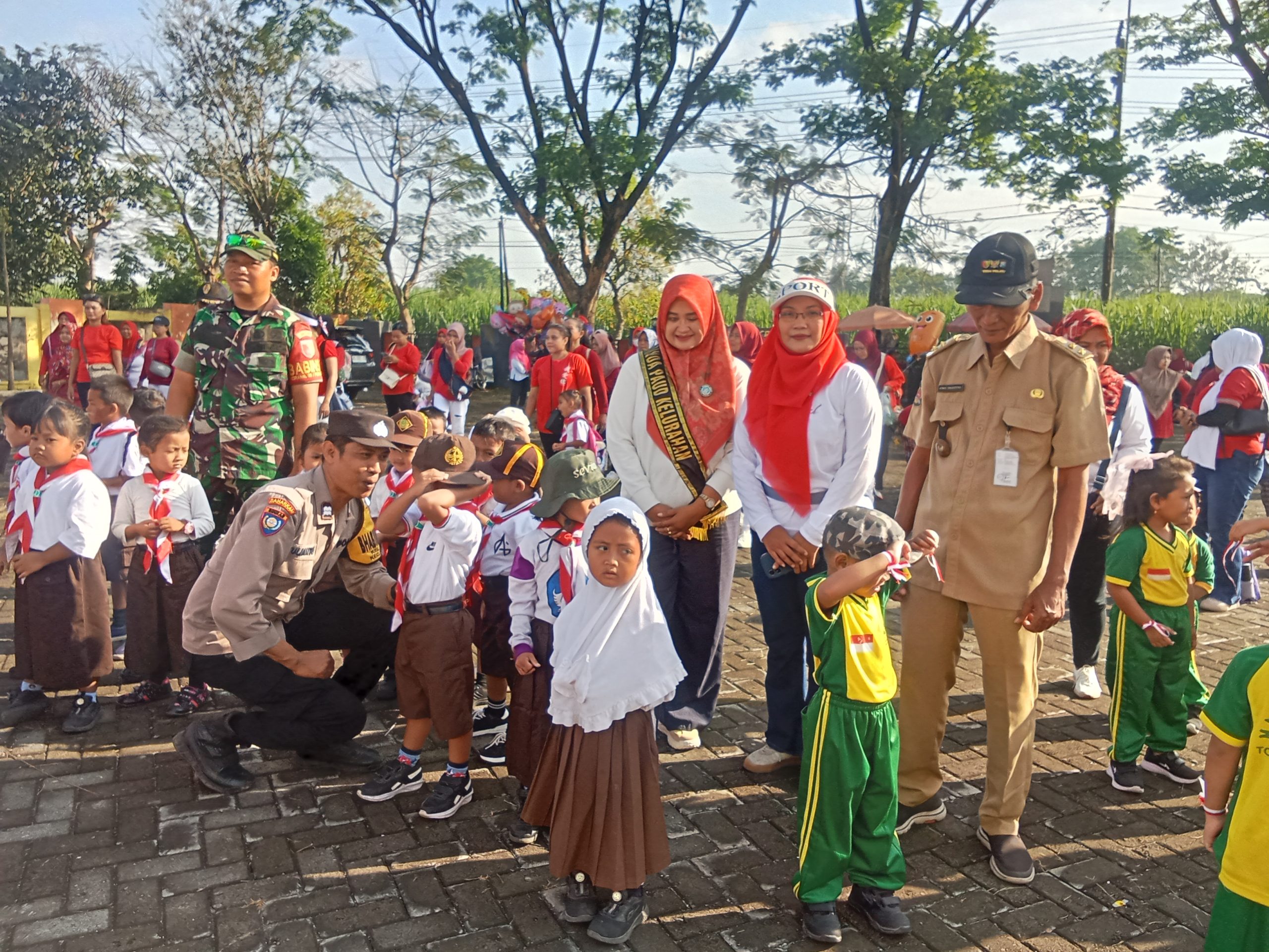 Kolaborasi Aksi Merah Putih di Tosaren, Ratusan Anak Ikuti Jalan Santai