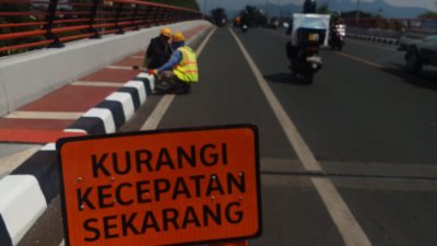 Jembatan Alun-Alun Kota Kediri Dirawat, Marka Jalan Kembali Dicat