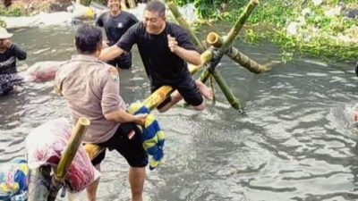 Lomba Gepuk Bantal di Kelurahan Kaliombo, Kota Kediri, Ramaikan HUT ke-80 RI, Begini Keseruannya