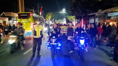 Nusantara Ngronggo Carnival 2025, Ribuan Warga Padati Jalan Menyaksikan Pawai dengan Kostum Beragam