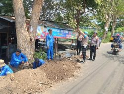 Akar Pohon Trembesi Sebabkan Pipa PDAM di Jalan Tirtosari Kota Kediri Bocor