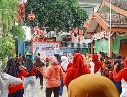 Siswa, Guru dan Wali Murid SDN Singonegaran 3 Senam Bersama Peringati HUT ke-80 RI