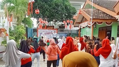 Siswa, Guru dan Wali Murid SDN Singonegaran 3 Senam Bersama Peringati HUT ke-80 RI