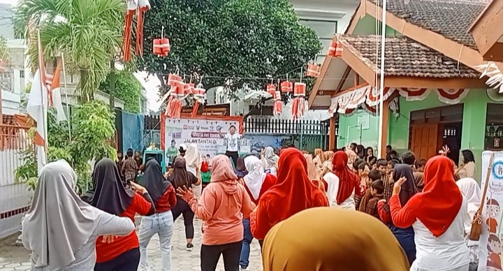 Siswa, Guru dan Wali Murid SDN Singonegaran 3 Senam Bersama Peringati HUT ke-80 RI