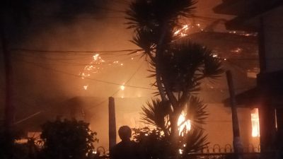 Kebakaran Hebat Hanguskan Gedung DPRD Kota Kediri, Masjid Baiturrahman Berhasil Diselamatkan