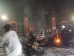 Gedung DPRD dan Kantor Pemkab Kediri Juga Dibakar Massa,  Barang Berharga Dijarah