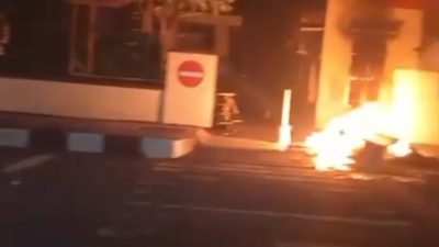 Kerusuhan Meluas, Polsek Kota Kediri Juga Dibakar, Polsek Pesantren Siaga Satu