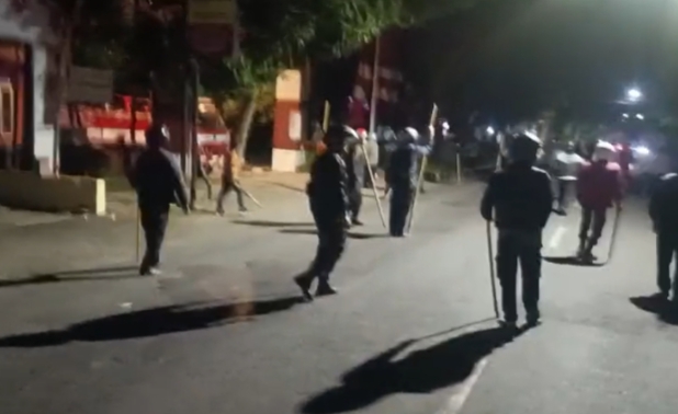 Polsek Pesantren Bersama Warga Lakukan PAM Swakarsa, Hadang Perusuh hingga Pagi.