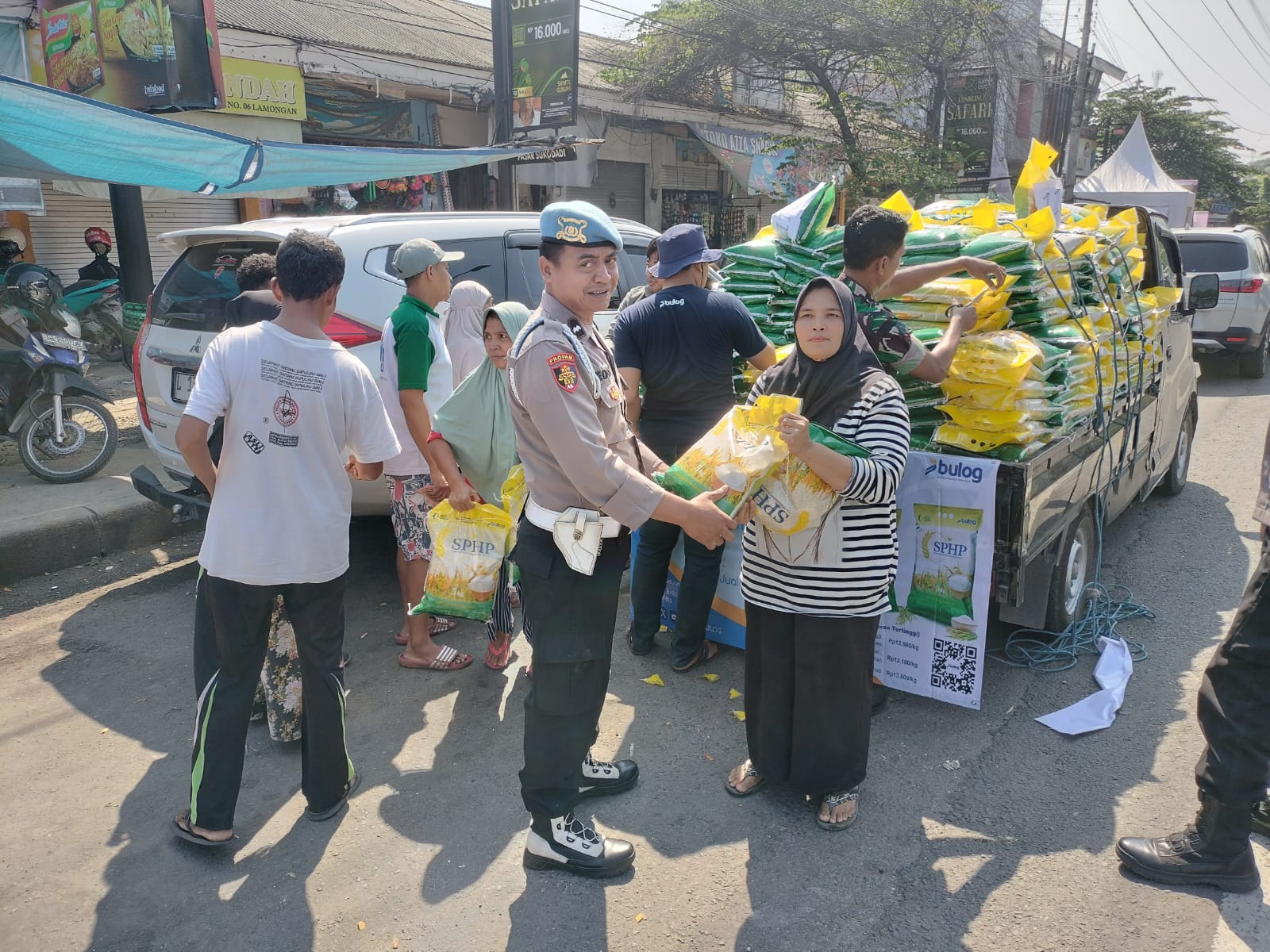 Polres Lamongan Sukses Gelar Bazar Gerakan Pangan Murah Polri, Dua Hari 27 Ton Beras Ludes Terjual
