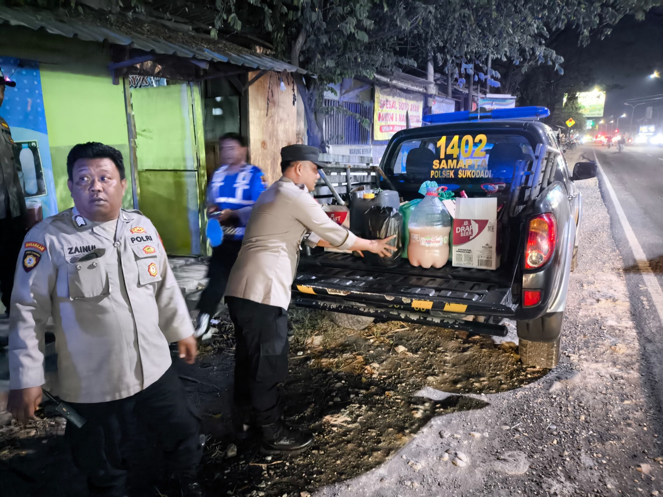 Polsek Sukodadi Sita Puluhan Liter Miras dari Sejumlah Warung dan Kafe