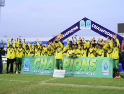 Piala Soeratin Jatim 2025,  Persebaya U-13 dan Deltras U-15 Angkat Trofi di Lamongan