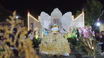 Fashion Show Kostum Daur Ulang Meriahkan HUT RI di Desa Wudi Lamongan