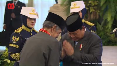KH Abdul Ghofur, Pengasuh Ponpes Sunan Drajat, Terima Bintang Mahaputra Utama dari Presiden Prabowo