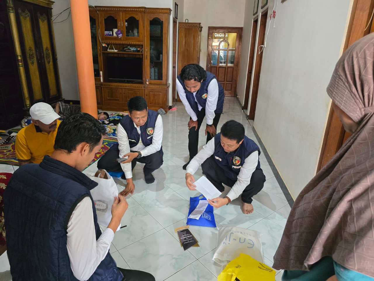 Polisi Geledah Rumah Tersangka Arisan Bodong di Lamongan, Cari Barang Bukti Tambahan