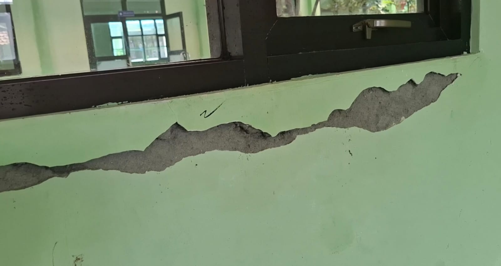 Proyek Rehabilitasi SMPN 2 Sukodadi Rp2,8 Miliar Diduga Bermasalah, Gedung Baru Sudah Mengalami Kerusakan