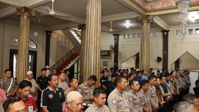 Polres Lamongan Laksanakan Sholat Ghaib untuk Affan Kurniawan, Driver Ojol Korban Insiden Demo Jakarta