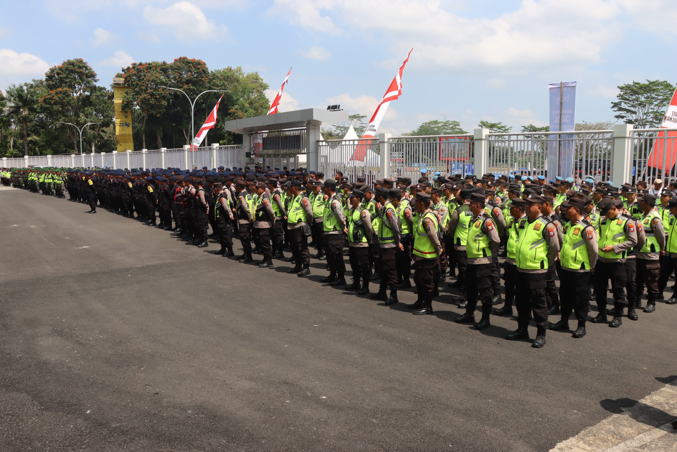 Polres Malang Siapkan 1.402 Personel untuk Amankan Laga Arema FC vs PSBS Biak