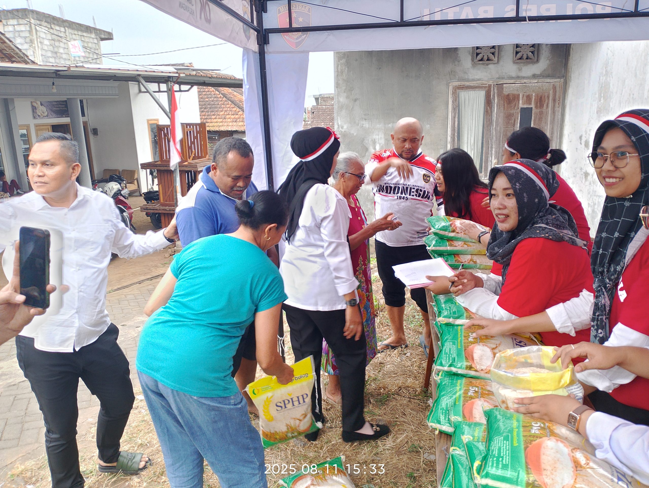 Polres Batu Hadirkan Pasar Pangan Murah di Junrejo, Warga Serbu Beras Murah Sambut HUT RI