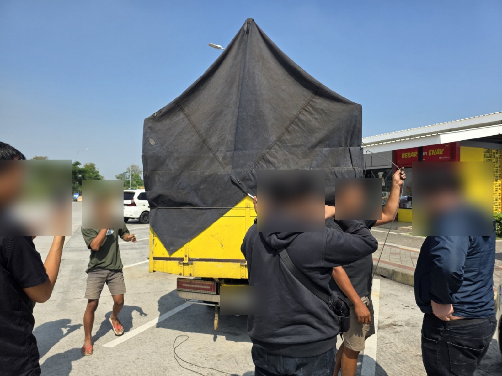 Bea Cukai Malang Gagalkan Penyelundupan 8.000 Botol Arak Bali Ilegal