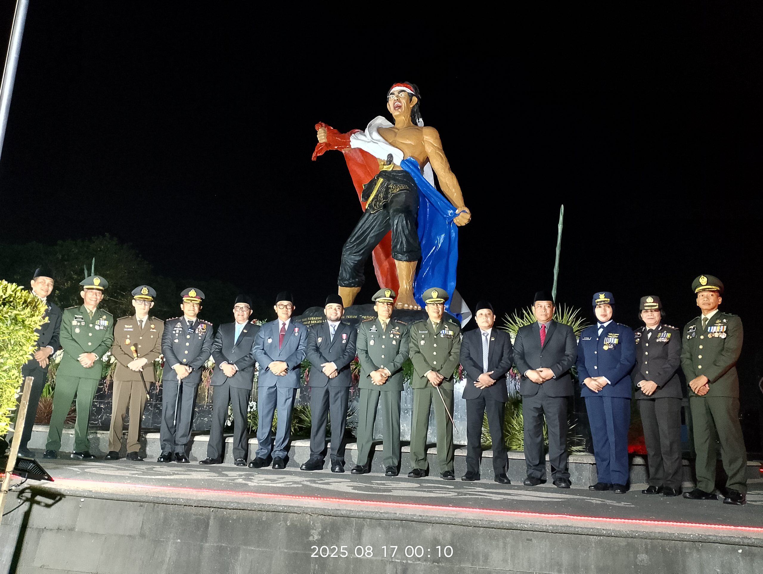 Pemkot Batu Gelar Apel Kehormatan dan Renungan Suci di TMP Suropati Jelang HUT ke-80 RI