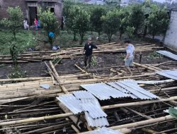 Hujan Angin Porak-Porandakan Belasan Rumah di Kota Batu, Dua Keluarga Mengungsi