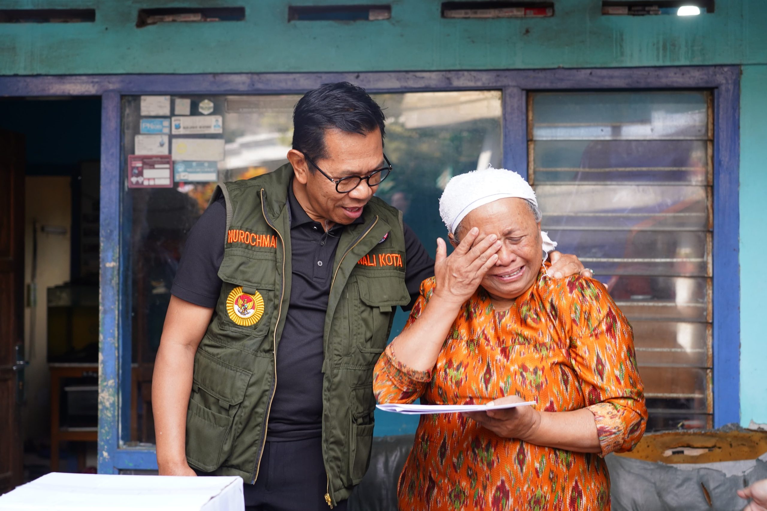 Wali Kota Batu Tunjukkan Kepedulian, Bantu Warga Desa Giripurno yang Rumahnya Rusak Diterjang Angin Kencang