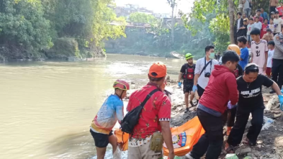 Mayat Tanpa Identitas Mengapung di Kali Bangau, Polisi Selidiki Penyebab Kematian