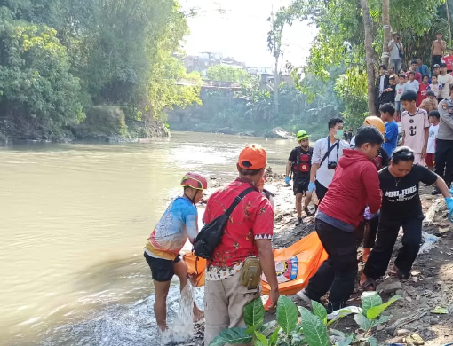 Mayat Tanpa Identitas Mengapung di Kali Bangau, Polisi Selidiki Penyebab Kematian