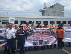Sambut HUT ke-80 RI, KAI Daop 7 Madiun Gencarkan Sosialisasi Keselamatan Perlintasan KA