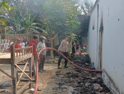 Rumah Kontrakan di Sanankulon Terbakar, Tiga Sepeda Motor Ludes Dilalap Api