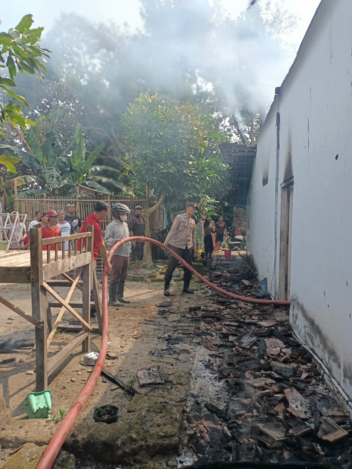 Rumah Kontrakan di Sanankulon Terbakar, Tiga Sepeda Motor Ludes Dilalap Api