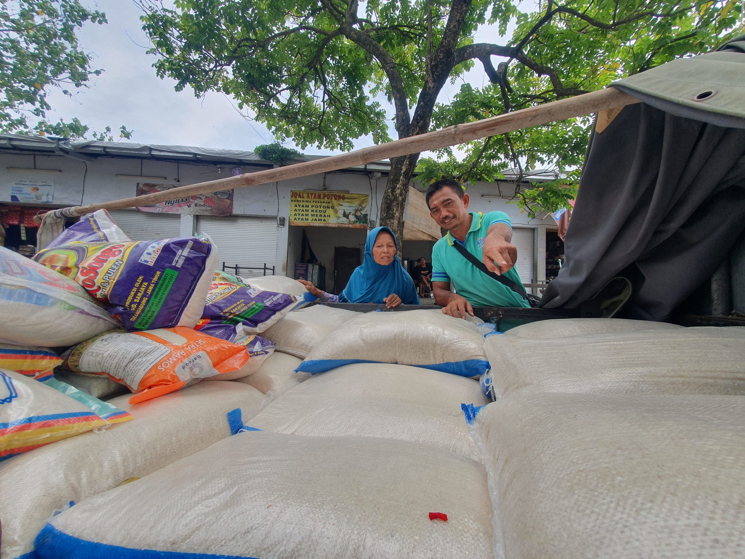 Harga Beras Premium di Tulungagung Meroket, Warga Beralih ke Beras Curah